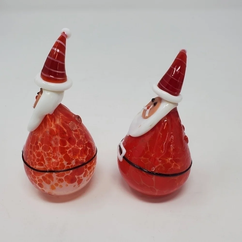 PIER 1 IMPORTS RED ART GLASS SANTA CLAUS SALT & PEPPER SHAKERS WITH ORIGINAL BOX